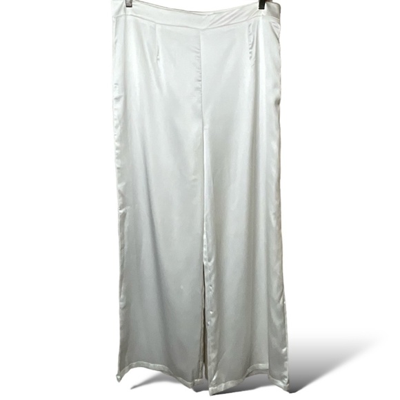 PRETTY LITTLE THING White Satin Wide Leg Flowy Pants Side Zip Close Us Sz 16 - Picture 1 of 9